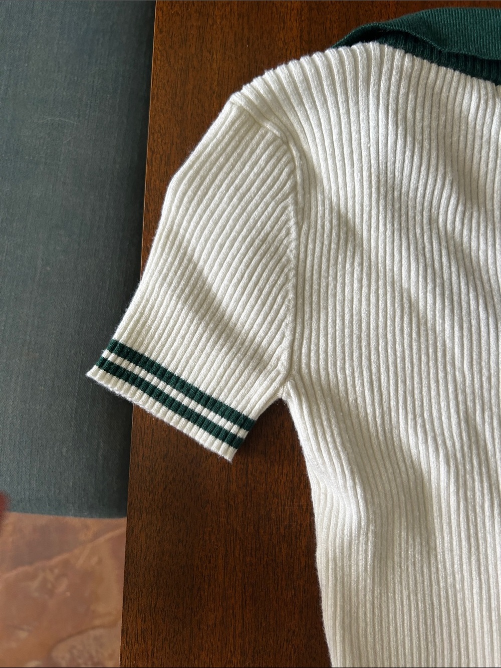 RSQ Cream Ribbed V-Neck Polo with Green Trim - Picture 4 of 9